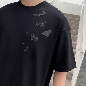 Prada Новая модель с двойным слоем и принтом букв. Буквы на футбо