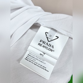 Prada 25SS Новая модель поло с маленьким треугольным логотипом. Э