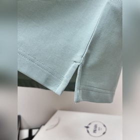 Prada 25SS Новая модель поло с маленьким треугольным логотипом. Э