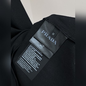 Prada 25SS Новая модель поло с маленьким треугольным логотипом. Э