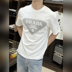 Эксклюзивная весенняя новинка от Prada. Модная и удобная футболка