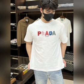 Эксклюзивная весенняя новинка от Prada. Модная и удобная футболка