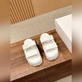 Prada Сандалии на толстой подошве с двумя ремешками на липучках С