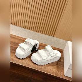 Prada Сандалии на толстой подошве с двумя ремешками на липучках С