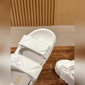 Prada Сандалии на толстой подошве с двумя ремешками на липучках С