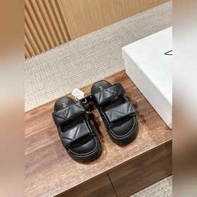 Prada Сандалии на толстой подошве с двумя ремешками на липучках С