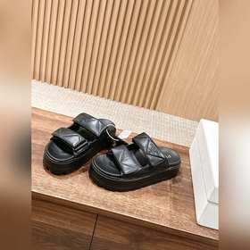 Prada Сандалии на толстой подошве с двумя ремешками на липучках С