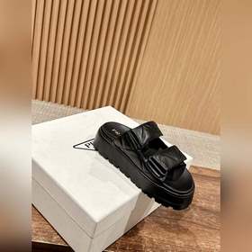 Prada Сандалии на толстой подошве с двумя ремешками на липучках С