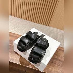 Prada Сандалии на толстой подошве с двумя ремешками на липучках С