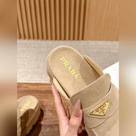 Новая модель Prada с толстой подошвой и закрытым носком Эта модел
