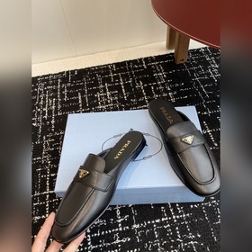 Услуги покупке товаров  Prada 25ss Prada Подиумная модель с треу