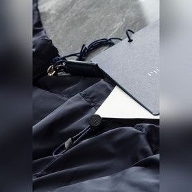 Новая весенняя коллекция Prada 2025, водонепроницаемая куртка с к