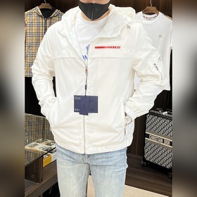 Prada 2025ss весенняя коллекция. Куртка Prada с капюшоном, весенн