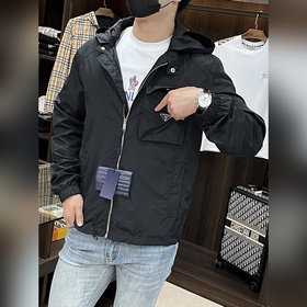 Prada 2025ss весенняя коллекция. Куртка Prada с капюшоном, весенн
