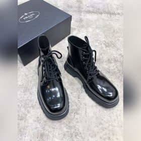 Мужские высокие ботинки Prada поступили в продажу в магазинах. Ве