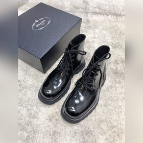 Мужские высокие ботинки Prada поступили в продажу в магазинах. Ве