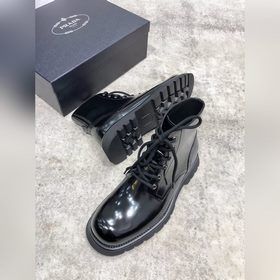 Мужские высокие ботинки Prada поступили в продажу в магазинах. Ве