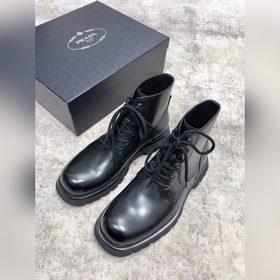 Мужские высокие ботинки Prada поступили в продажу в магазинах. Ве
