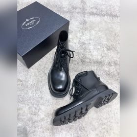 Мужские высокие ботинки Prada поступили в продажу в магазинах. Ве