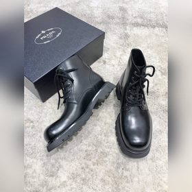 Мужские высокие ботинки Prada поступили в продажу в магазинах. Ве