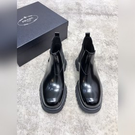 Мужские высокие ботинки Prada поступили в продажу в магазинах. Ве