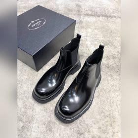 Мужские высокие ботинки Prada поступили в продажу в магазинах. Ве