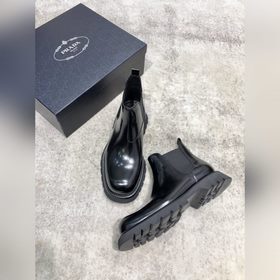 Мужские высокие ботинки Prada поступили в продажу в магазинах. Ве
