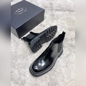 Мужские высокие ботинки Prada поступили в продажу в магазинах. Ве