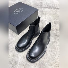 Мужские высокие ботинки Prada поступили в продажу в магазинах. Ве