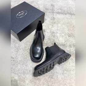 Мужские высокие ботинки Prada поступили в продажу в магазинах. Ве