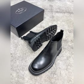 Мужские высокие ботинки Prada поступили в продажу в магазинах. Ве
