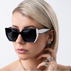 PRADA на лице МОДЕЛЬ： SPR 15WS Размер： 54, 19-140