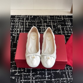 Услуги покупке товаров  Valentino 25ss весна-лето, новая модель,