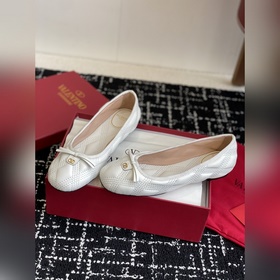 Услуги покупке товаров  Valentino 25ss весна-лето, новая модель,