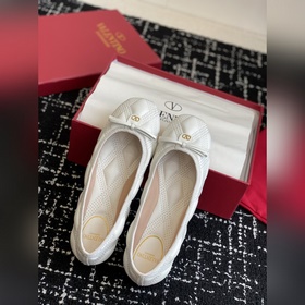 Услуги покупке товаров  Valentino 25ss весна-лето, новая модель,