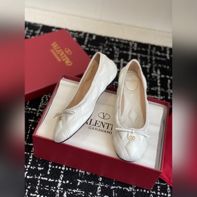 Услуги покупке товаров  Valentino 25ss весна-лето, новая модель,