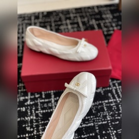 Услуги покупке товаров  Valentino 25ss весна-лето, новая модель,