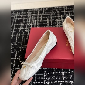 Услуги покупке товаров  Valentino 25ss весна-лето, новая модель,