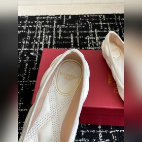 Услуги покупке товаров  Valentino 25ss весна-лето, новая модель,