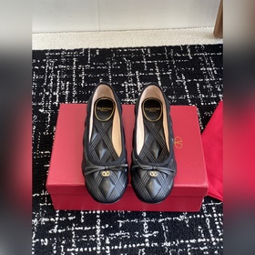 Услуги покупке товаров  Valentino 25ss весна-лето, новая модель,