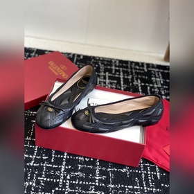 Услуги покупке товаров  Valentino 25ss весна-лето, новая модель,