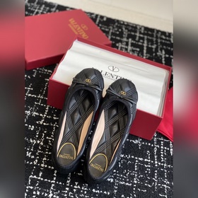 Услуги покупке товаров  Valentino 25ss весна-лето, новая модель,