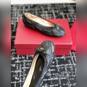 Услуги покупке товаров  Valentino 25ss весна-лето, новая модель,