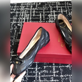 Услуги покупке товаров  Valentino 25ss весна-лето, новая модель,