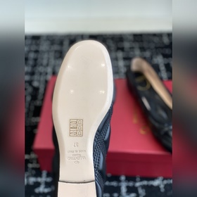 Услуги покупке товаров  Valentino 25ss весна-лето, новая модель,