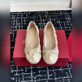 Услуги покупке товаров  Valentino 25ss весна-лето, новая модель,