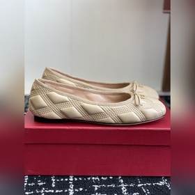Услуги покупке товаров  Valentino 25ss весна-лето, новая модель,