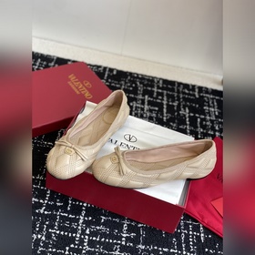 Услуги покупке товаров  Valentino 25ss весна-лето, новая модель,