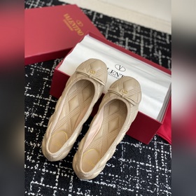Услуги покупке товаров  Valentino 25ss весна-лето, новая модель,