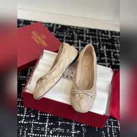 Услуги покупке товаров  Valentino 25ss весна-лето, новая модель,